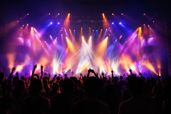 Iluminação de Palco para Concertos ao Ar Livre: Montagem de Equipamento Exterior para Anfiteatros e Áreas de Festivais
