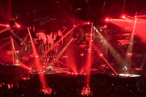 Can the Color of Light Affect Moods at Stage Performances?