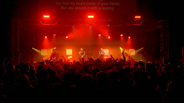 SHEHDS kooperiert mit dem WUU Battle of the Bands 2022, um die Bühne zu erleuchten