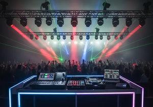 Wie richte ich ein DMX-USB-Interface für die Steuerung der Bühnenbeleuchtung ein?