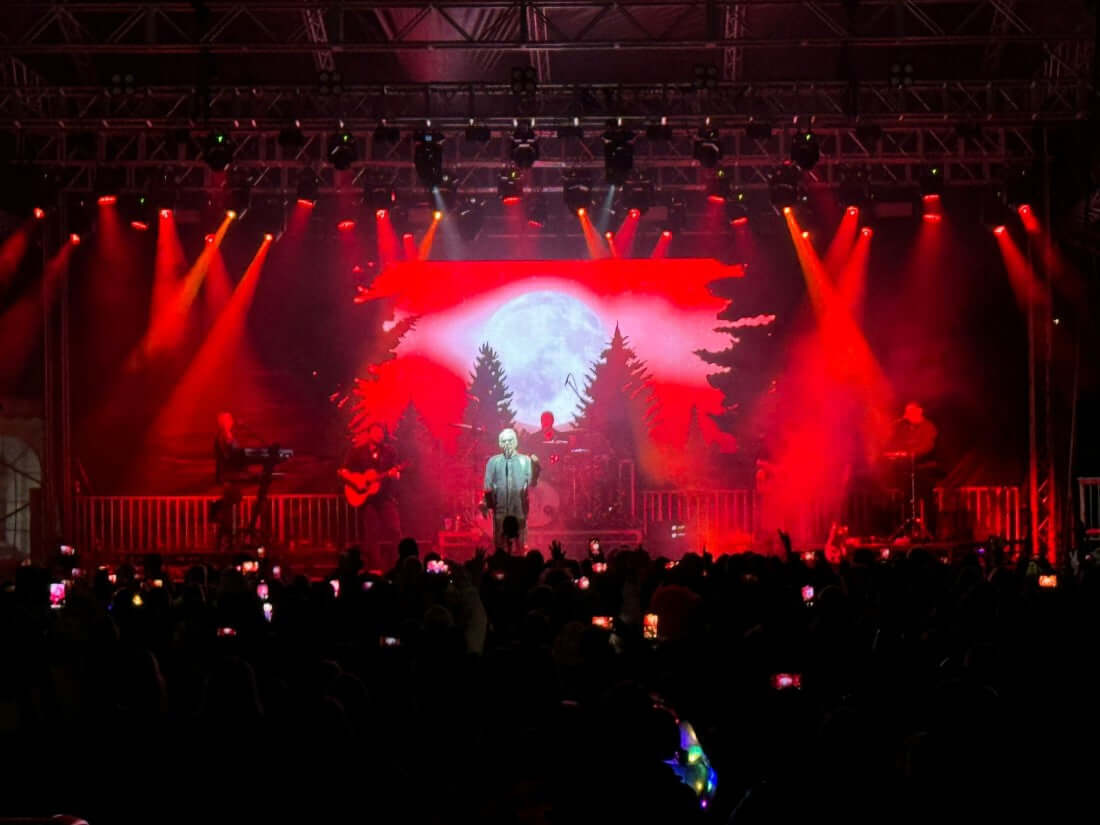spooky stage lights with music