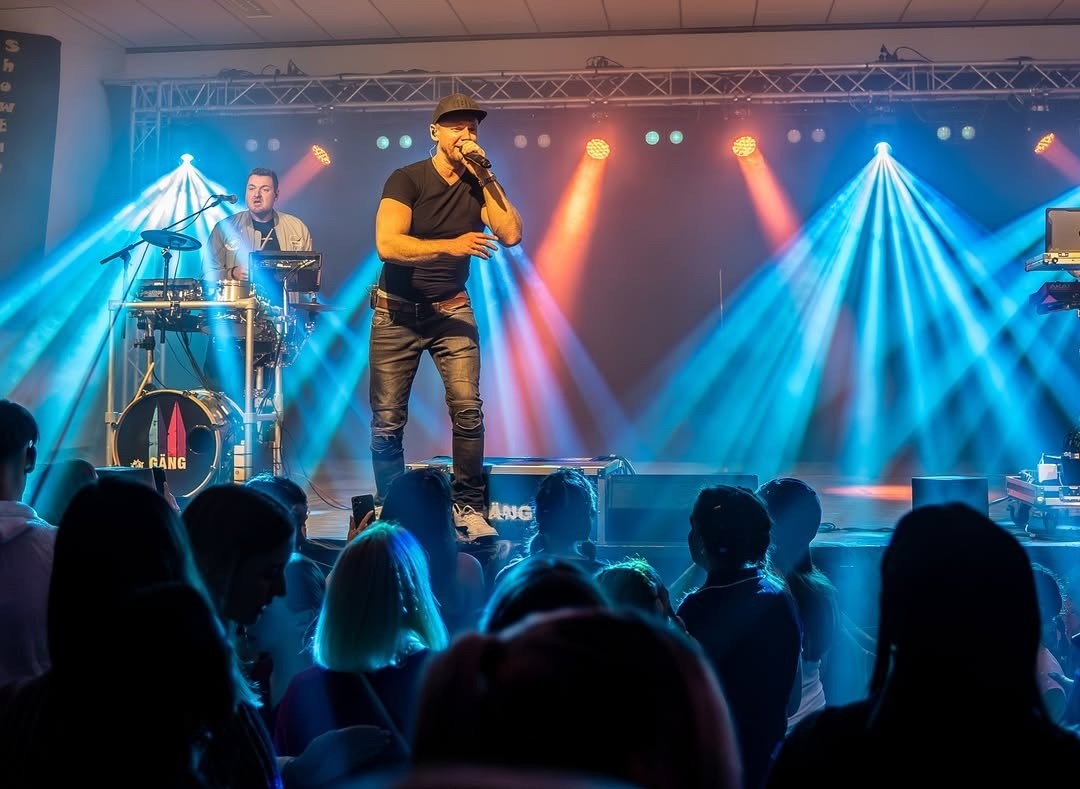 RGB vs RGBIC LED Lights: A Simple Guide for Stage Lighting